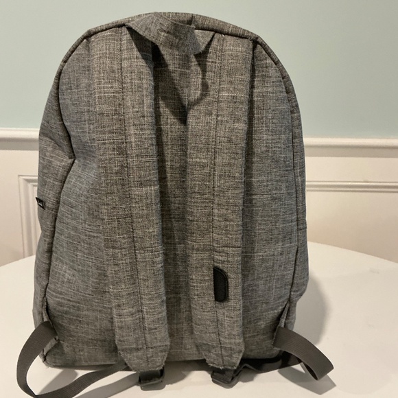 Herschel Backpack Grey Raven Crosshatch Back To School  XL Work Like new - Picture 2 of 8